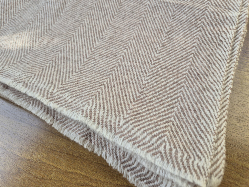 Kaschmir-Schal im klassischen Fischgrät-Design | Helles Kupfer & Creme | handgewebt von LWH | 70×200 cm